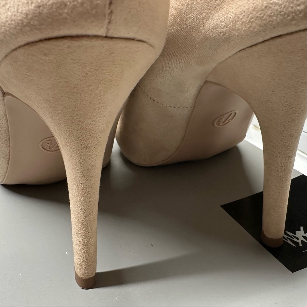 Pumps - Picture 3 of 6